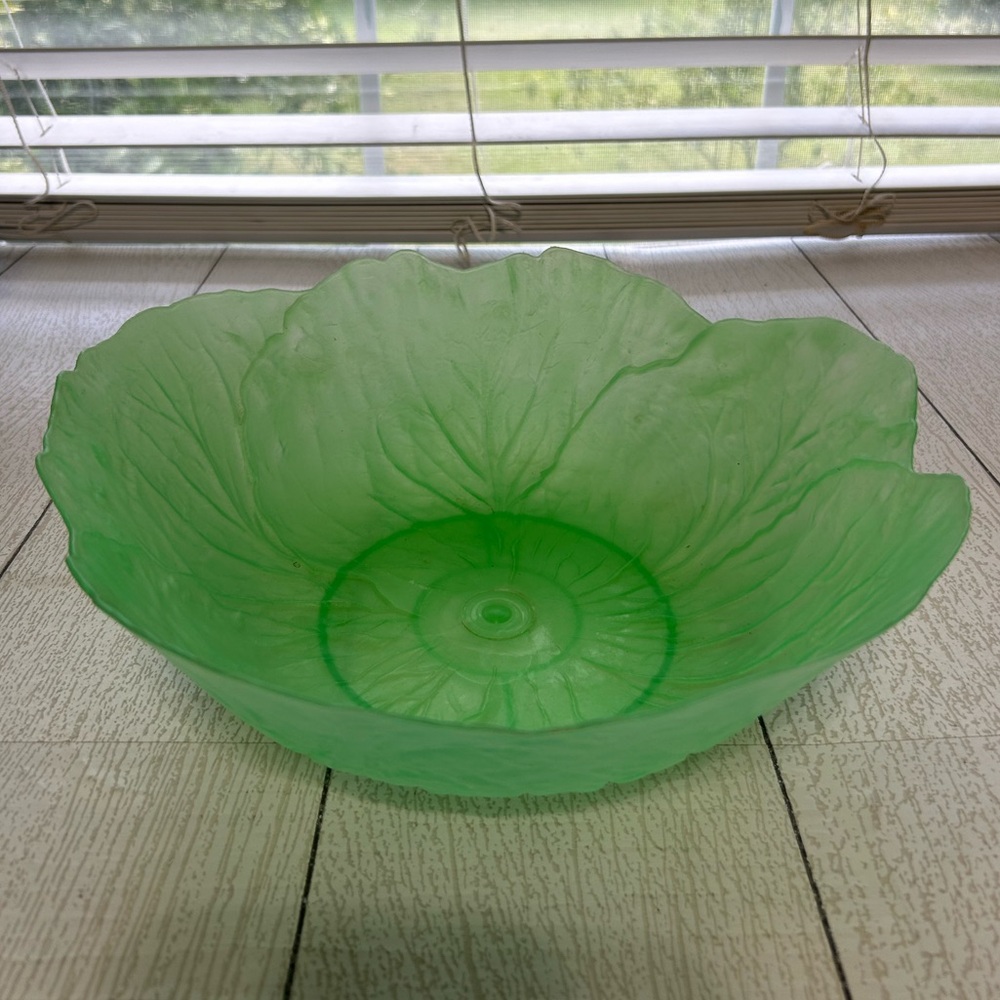 Vintage Berman Ind. Plastic Green Leaf Bowl
